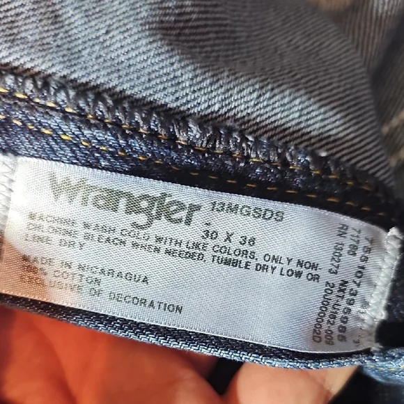 Wrangler Men's Deep Blue Straight Jeans - Picture 3 of 5